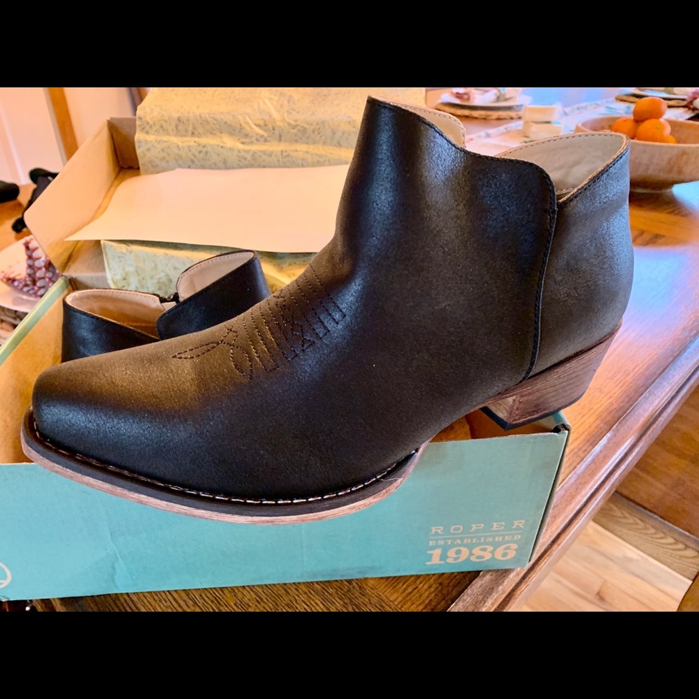 NWT black ROPER women’s Sofia ankle boot size 9.5